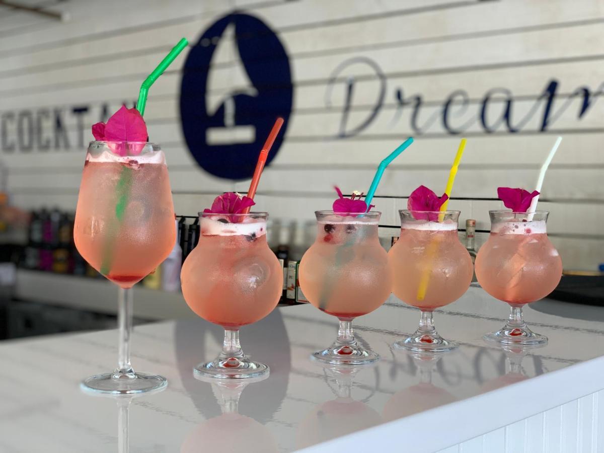 Cocktail & Dreams - Beach Hotel Saranda Extérieur photo